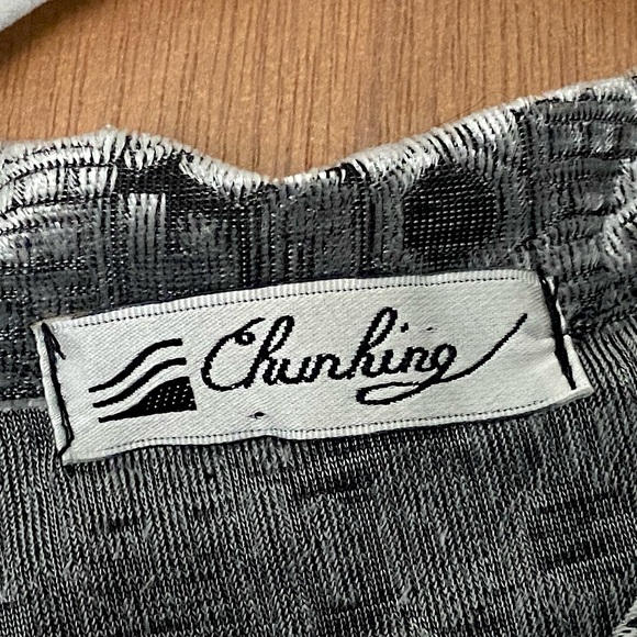 Unique 90s Vintage Short Sleeve Button-Up - Picture 3 of 4